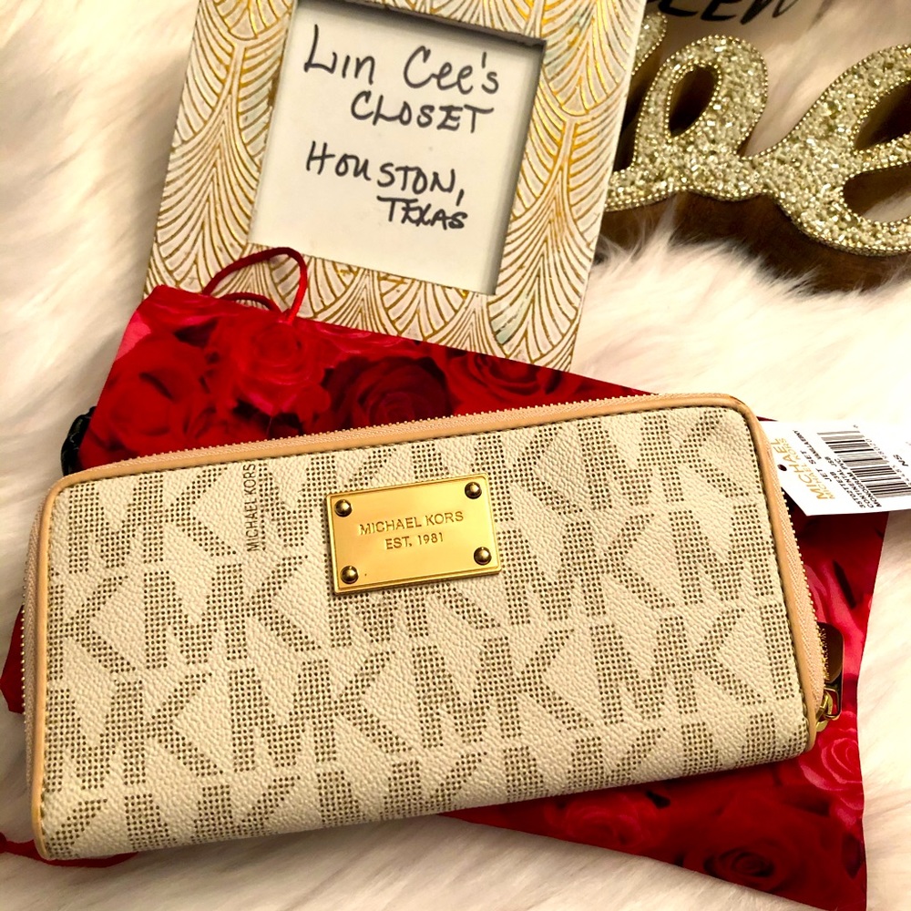 Michael Kors Continental Monogram Wallet